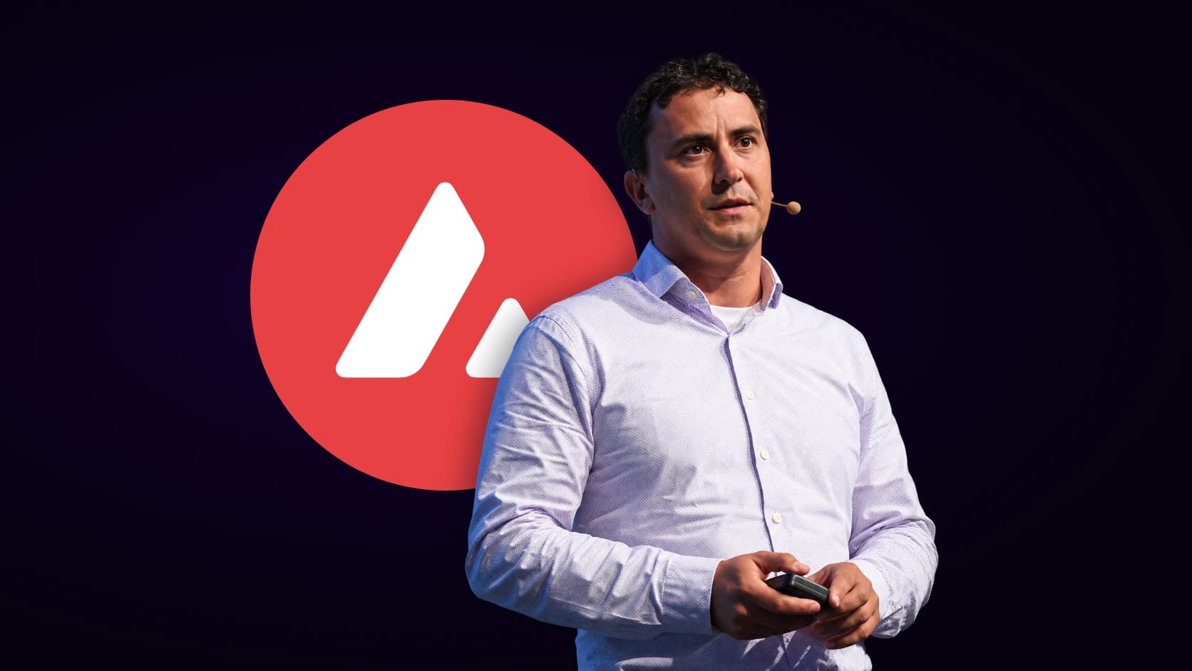 Emin Gün Sirer ante el logo circular de Avalanche sobre fondo oscuro
