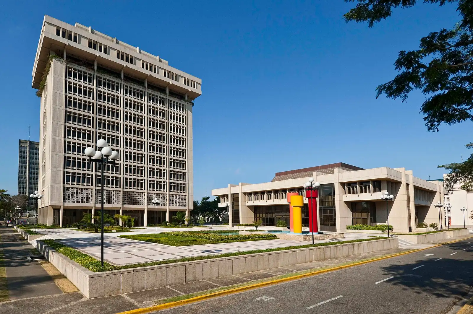 Torre y auditorio del Banco Central de la República Dominicana, en Santo Domingo