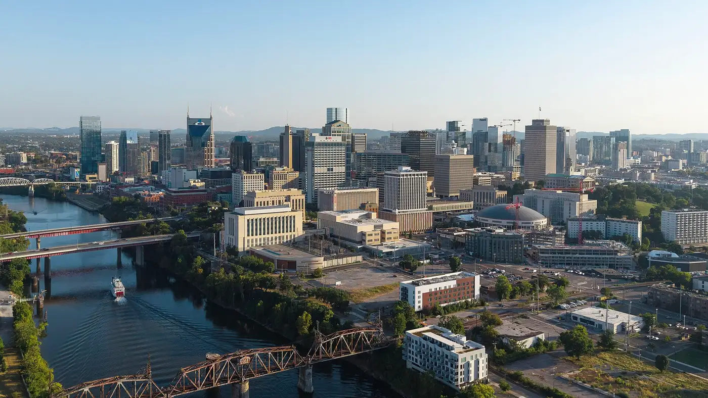 Panorámica del centro de Nashville y del río Cumberland