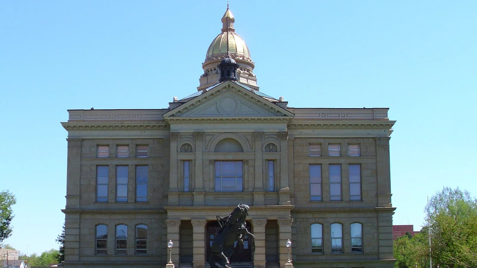 Fachada oeste y cúpula del Capitolio de Wyoming