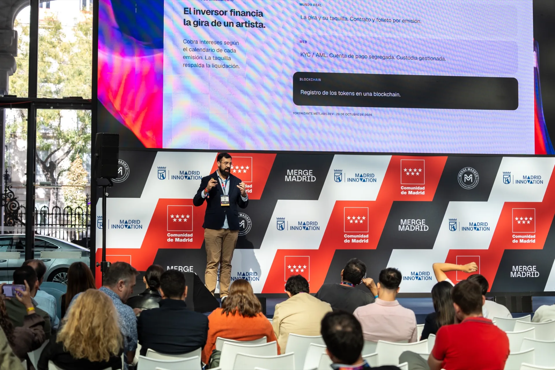 Isaac González of Metlabs presenting on the MADRID Stage to the ISBE in Pitch audience