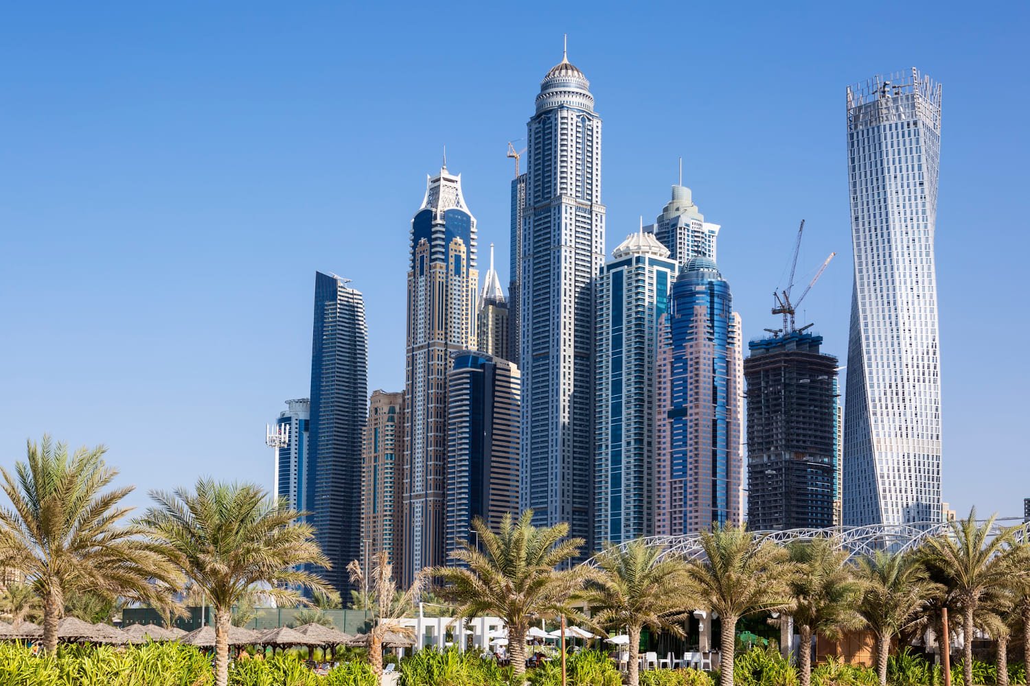 Descubre la regulación blockchain en Emiratos Árabes Unidos (VARA, FSRA, DFSA, SCA, Dubai Land Department, CBUAE, DIFC)
