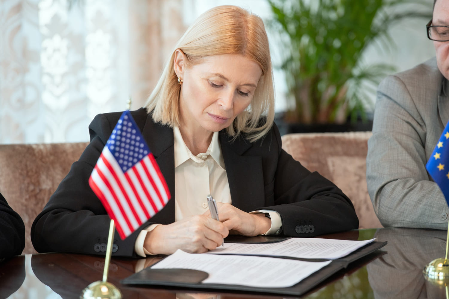 Discover blockchain regulation in the United States (SEC, Clarity Act, Genius Act, CFTF, FinCEN, OCC, Crypto Task Forces, IRS, Securities, Stablecoins).
