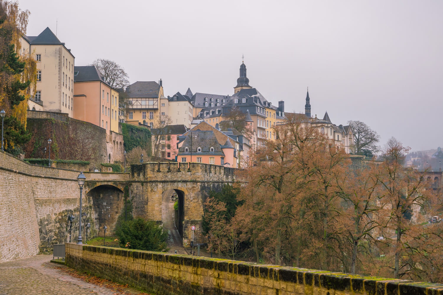 Descubre la regulación blockchain en Luxemburgo (MiCA, MiFID II, Ley Blockchain, CSSF, BCL, Régimen Piloto DLT, Sandbox, CRF)