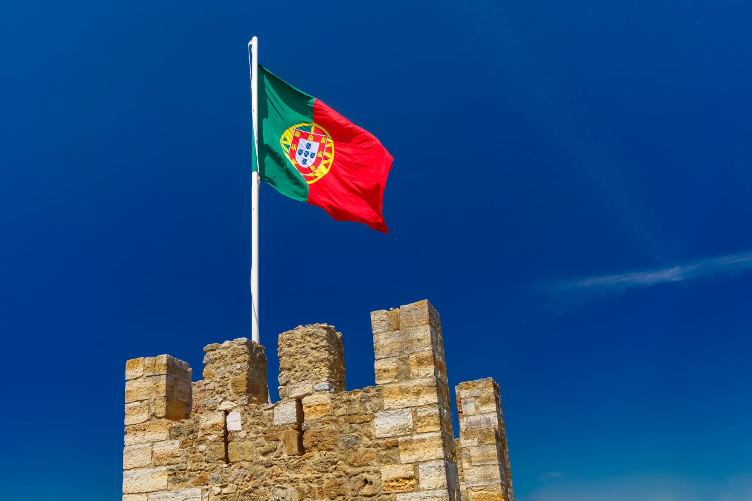 Discover blockchain regulation in Portugal (MiCA, MiFID II, UIF, CMVM, Banco de Portugal, TA, DLT Pilot Regime, Sandbox).