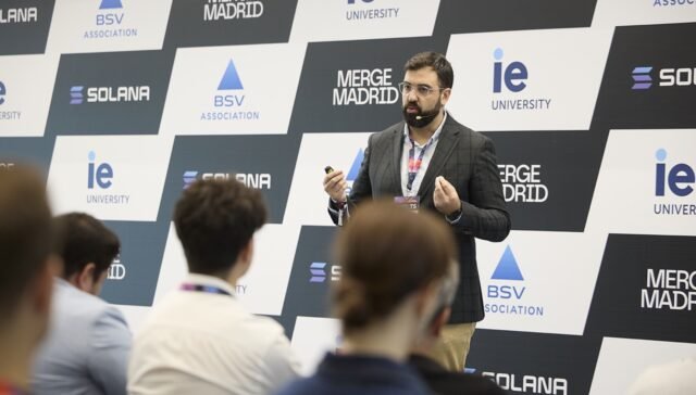 Metlabs participa en el Tech Summit de MERGE Madrid en IE University 1 Isaac González Head of Innovation Metlabs at IE University