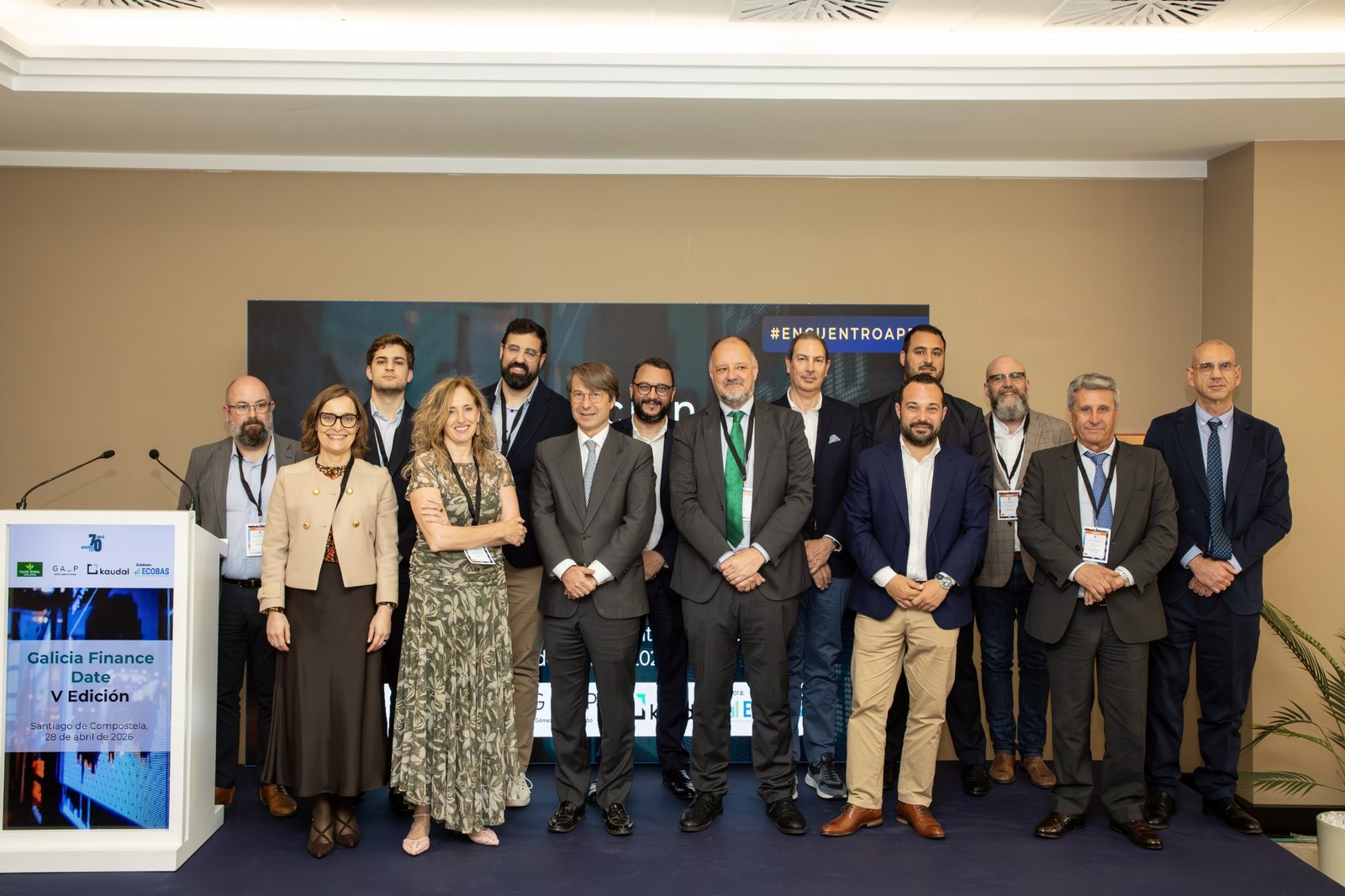 Metlabs participa en la V edición del Galicia Finance Date 2026 1 Foto de familia de los ponentes de la V edición del Galicia Finance Date 2026 en Santiago de Compostela, organizada por APD.